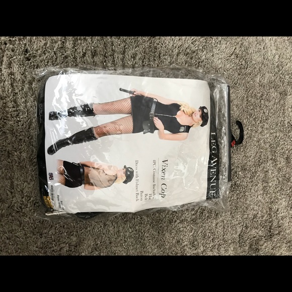 Police officer costume. - Picture 2 of 4